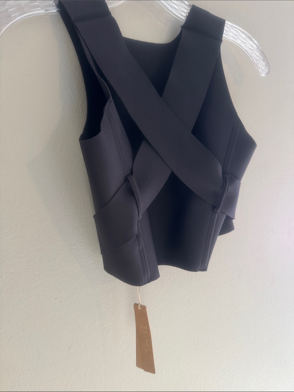 SKIMS Black Cross-Strap posture, trainer vest